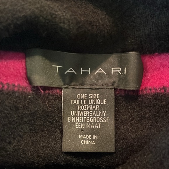 Tahari Wool and Cahmere Poncho - Picture 7 of 9